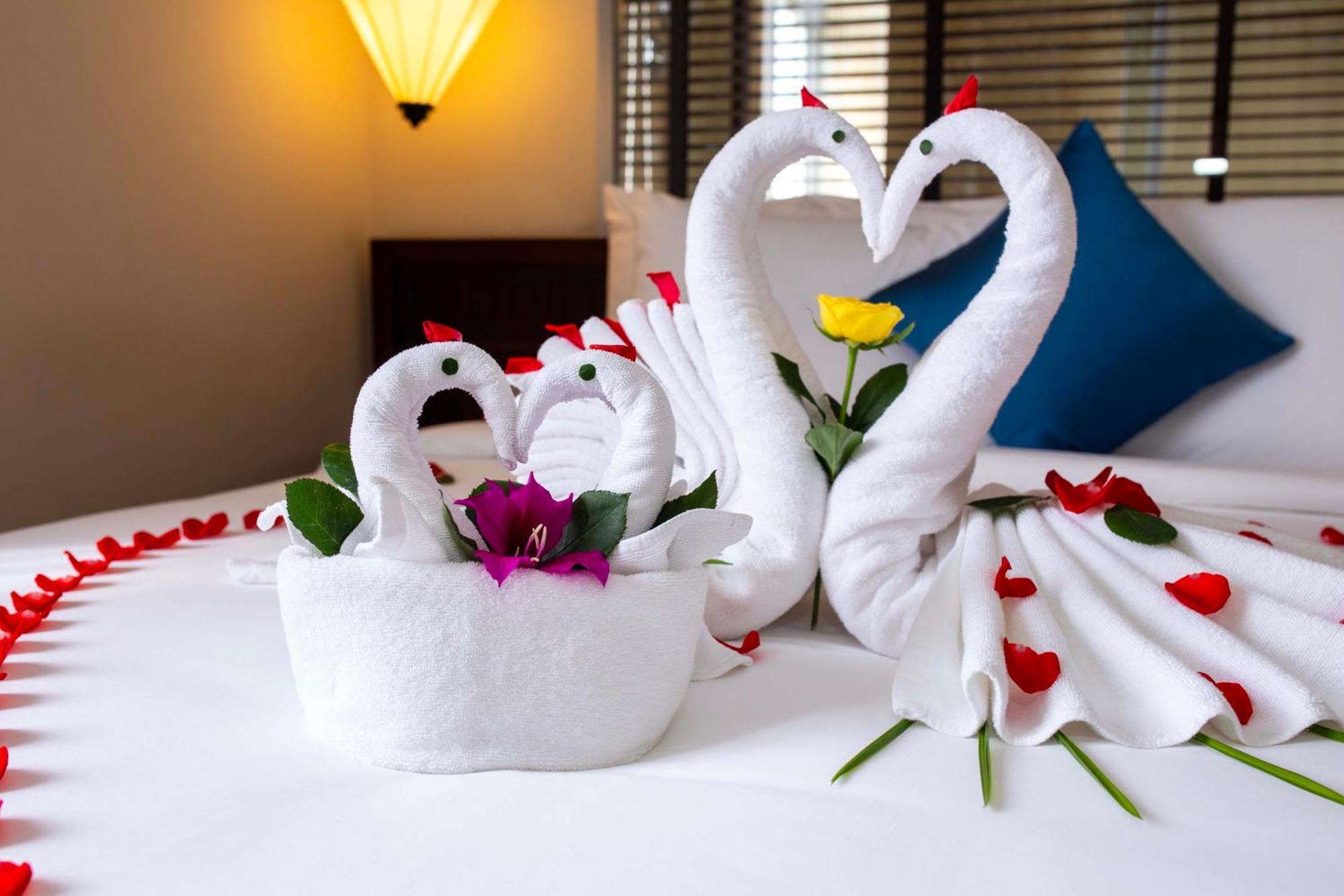 Royal Riverside Hoi An Hotel Buitenkant foto