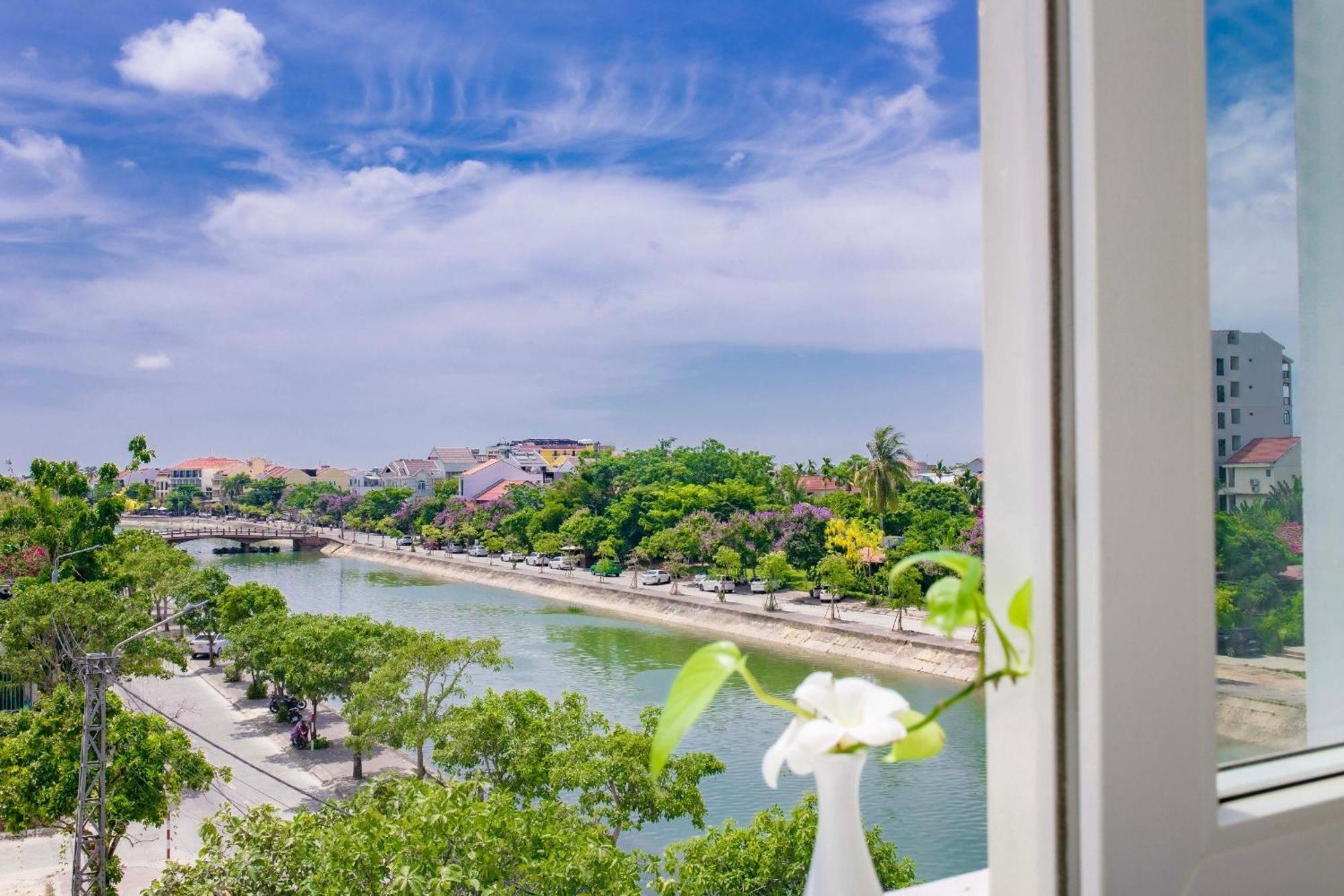 Royal Riverside Hoi An Hotel Buitenkant foto